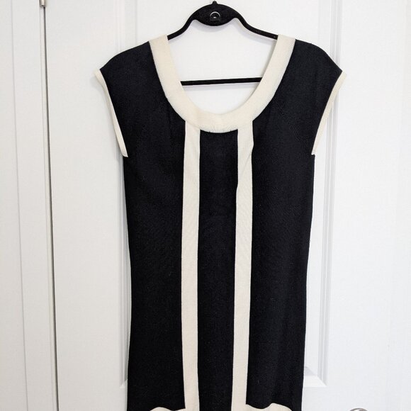 Le Chateau Knitted Dress - Picture 2 of 3